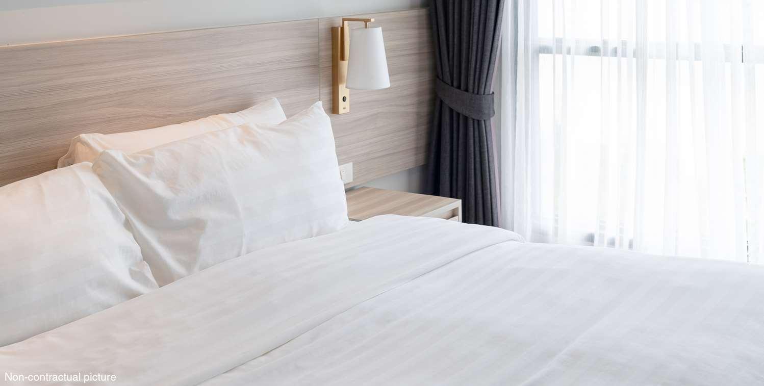 Kyriad Direct Val De Reuil Val-de-Reuil Екстериор снимка