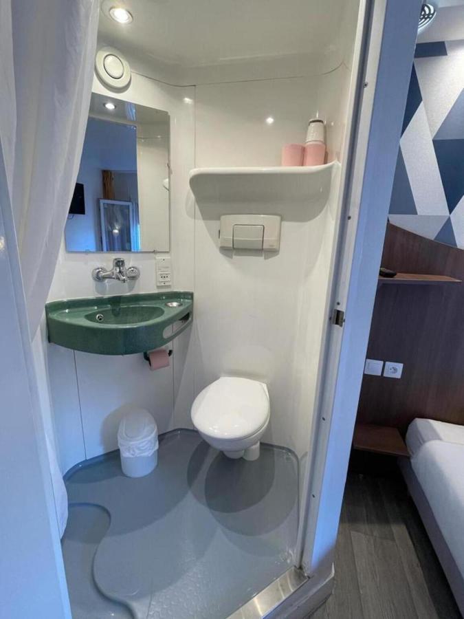 Kyriad Direct Val De Reuil Val-de-Reuil Екстериор снимка